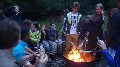 Lagerfeuer und Knüppelteig beim Science Camp Halle 2013