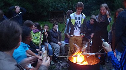 Lagerfeuer und Knppelteig beim Science Camp Halle 2013